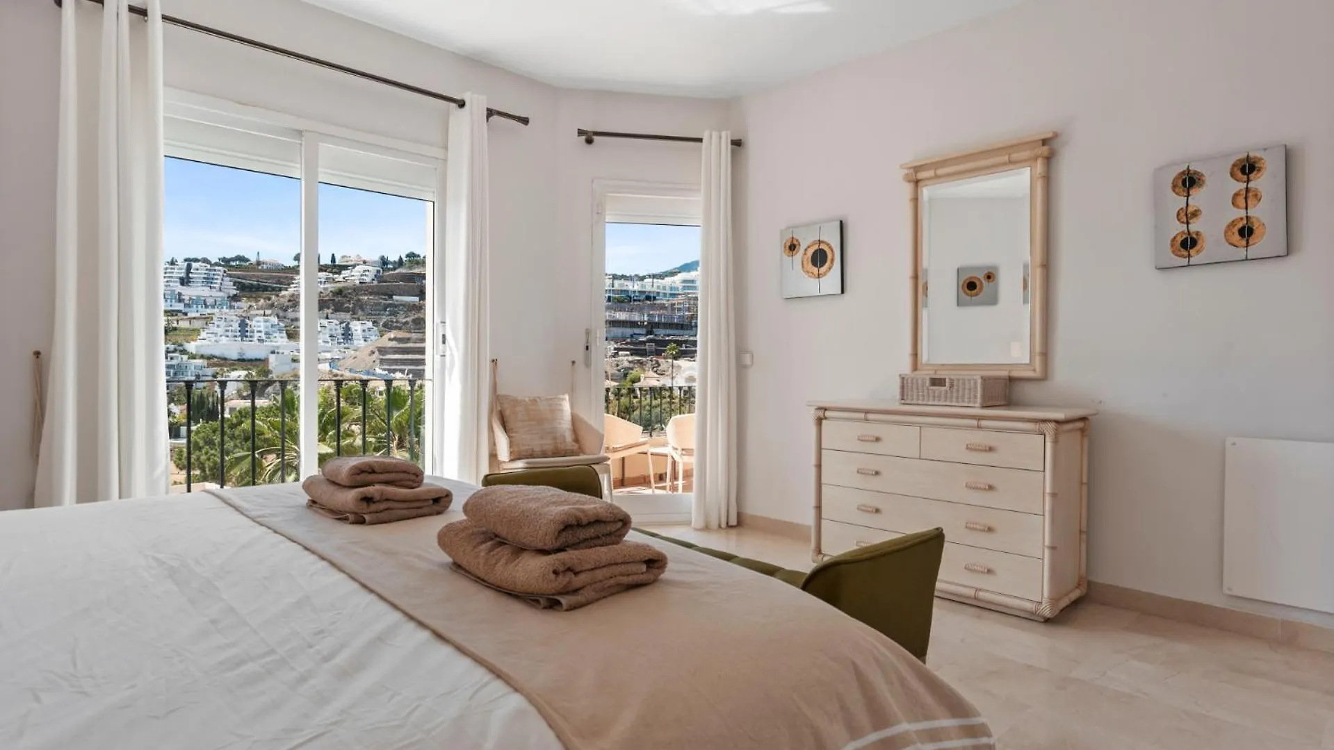 La Quinta Hills - Modern Andalusian-Style Home With Rooftop Terrace Benahavis Apartment