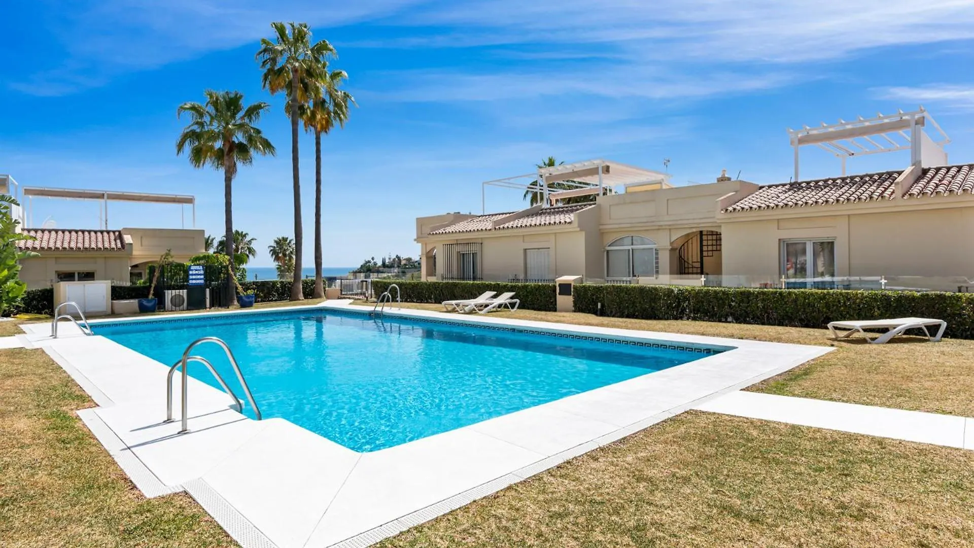 La Quinta Hills - Modern Andalusian-Style Home With Rooftop Terrace Benahavis Apartment