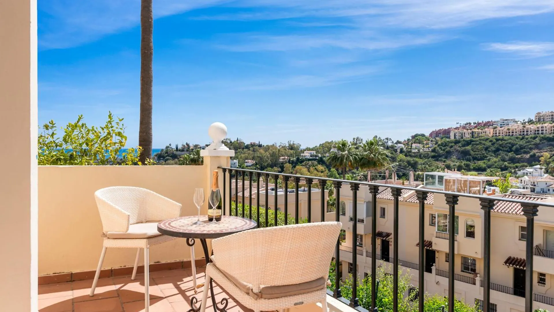 Apartment La Quinta Hills - Modern Andalusian-Style Home With Rooftop Terrace Benahavis