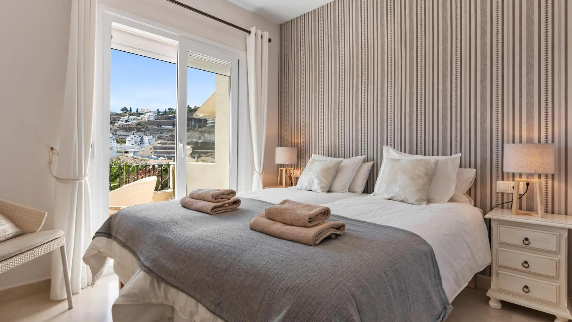 La Quinta Hills - Modern Andalusian-Style Home With Rooftop Terrace Benahavis Apartment