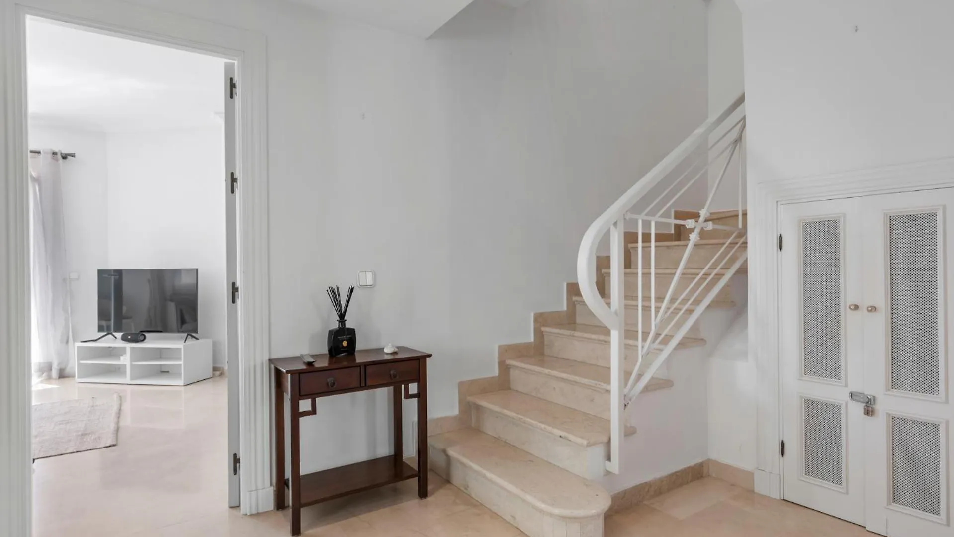 La Quinta Hills - Modern Andalusian-Style Home With Rooftop Terrace Benahavis 0*,