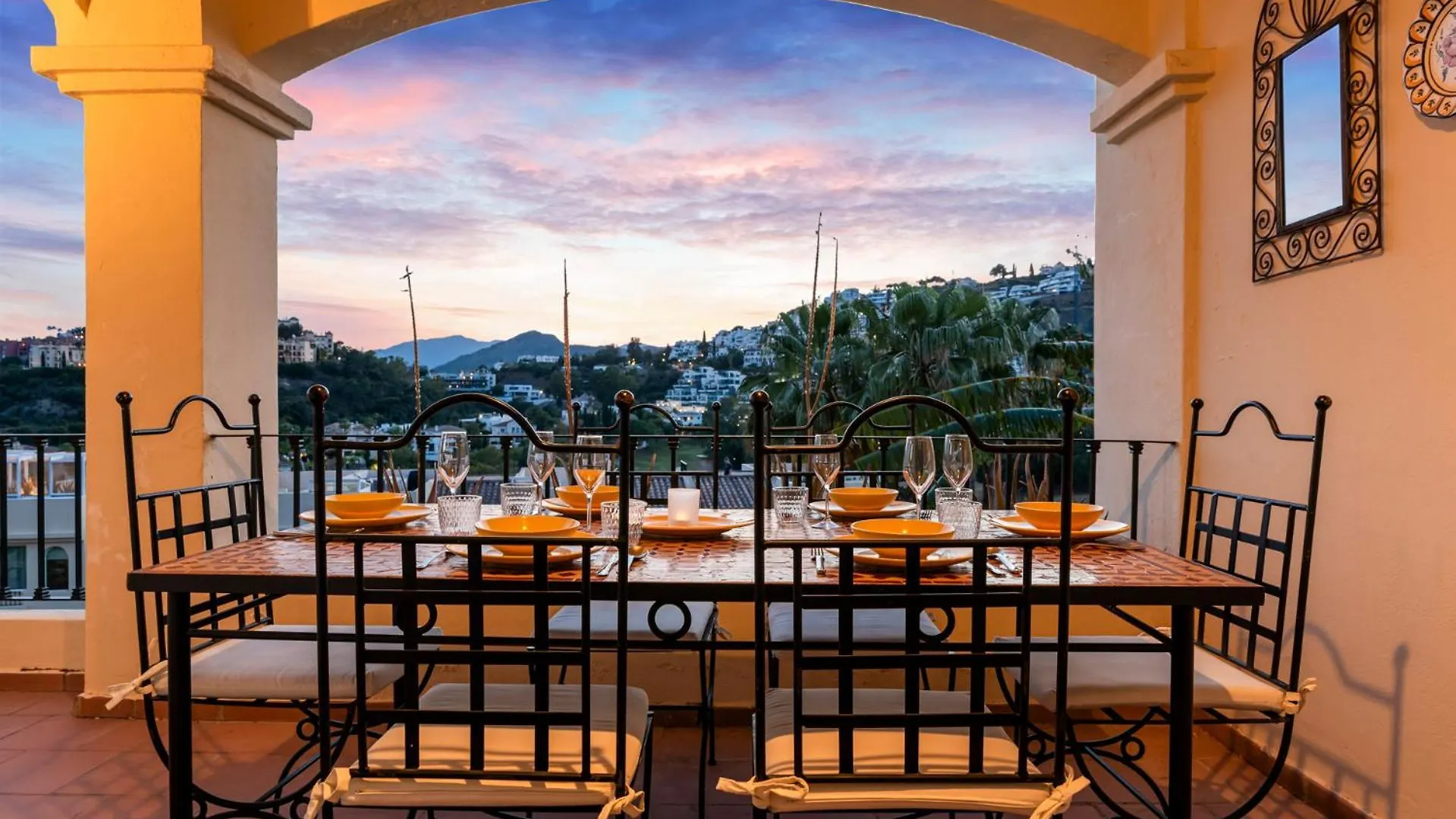 La Quinta Hills - Modern Andalusian-Style Home With Rooftop Terrace Benahavis Apartment