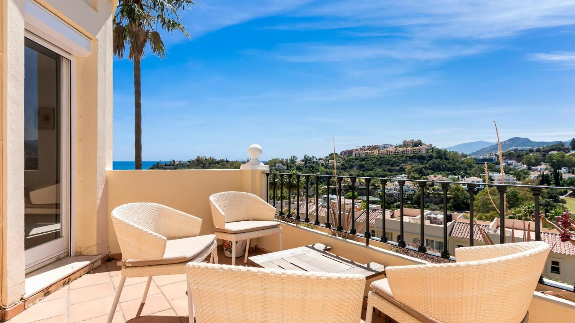 Apartment La Quinta Hills - Modern Andalusian-Style Home With Rooftop Terrace Benahavis Spain
