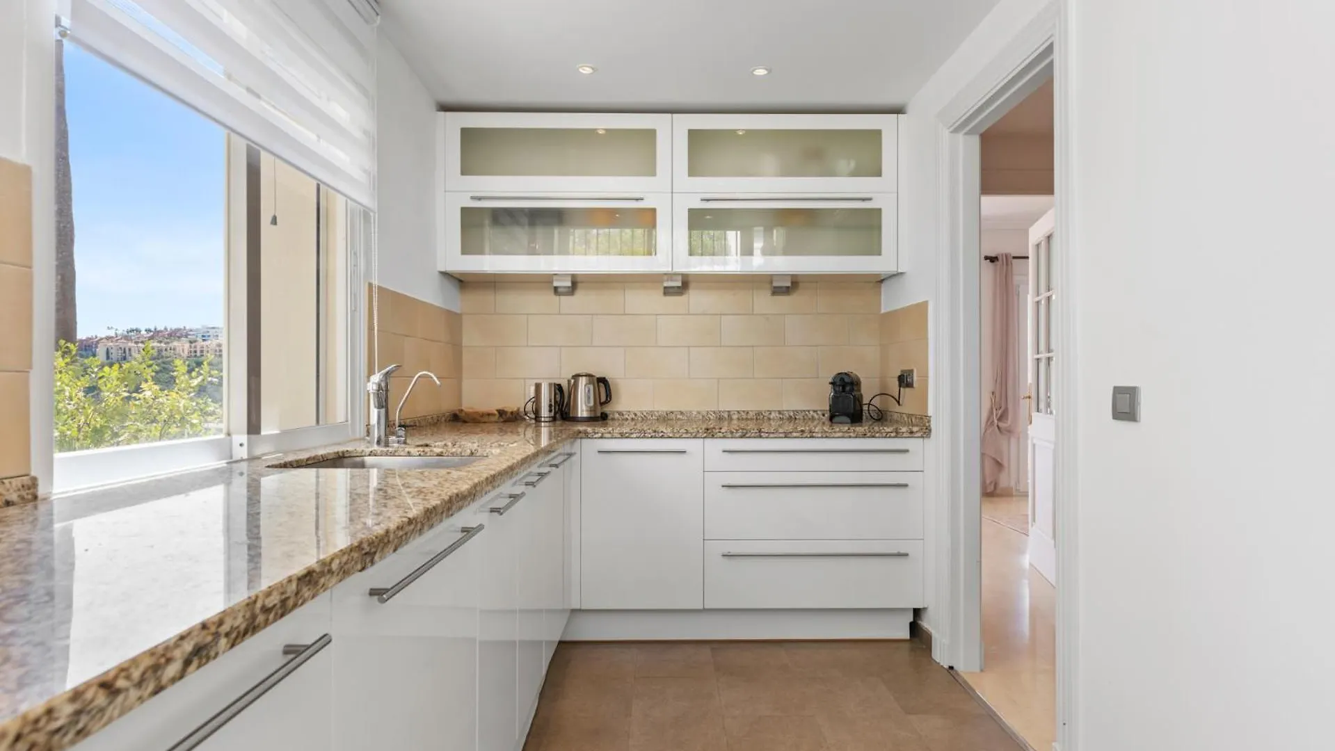 La Quinta Hills - Modern Andalusian-Style Home With Rooftop Terrace Benahavis Apartment