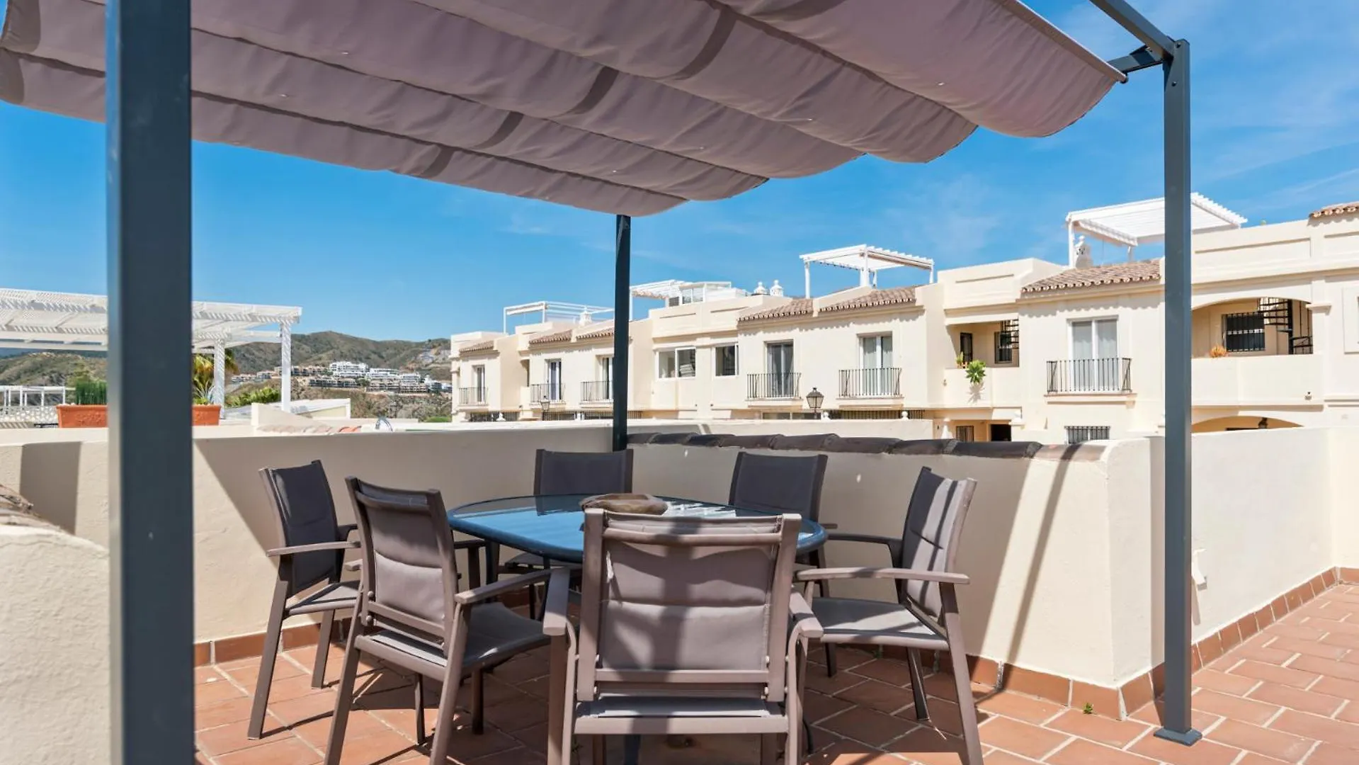 Apartment La Quinta Hills - Modern Andalusian-Style Home With Rooftop Terrace Benahavis Spain