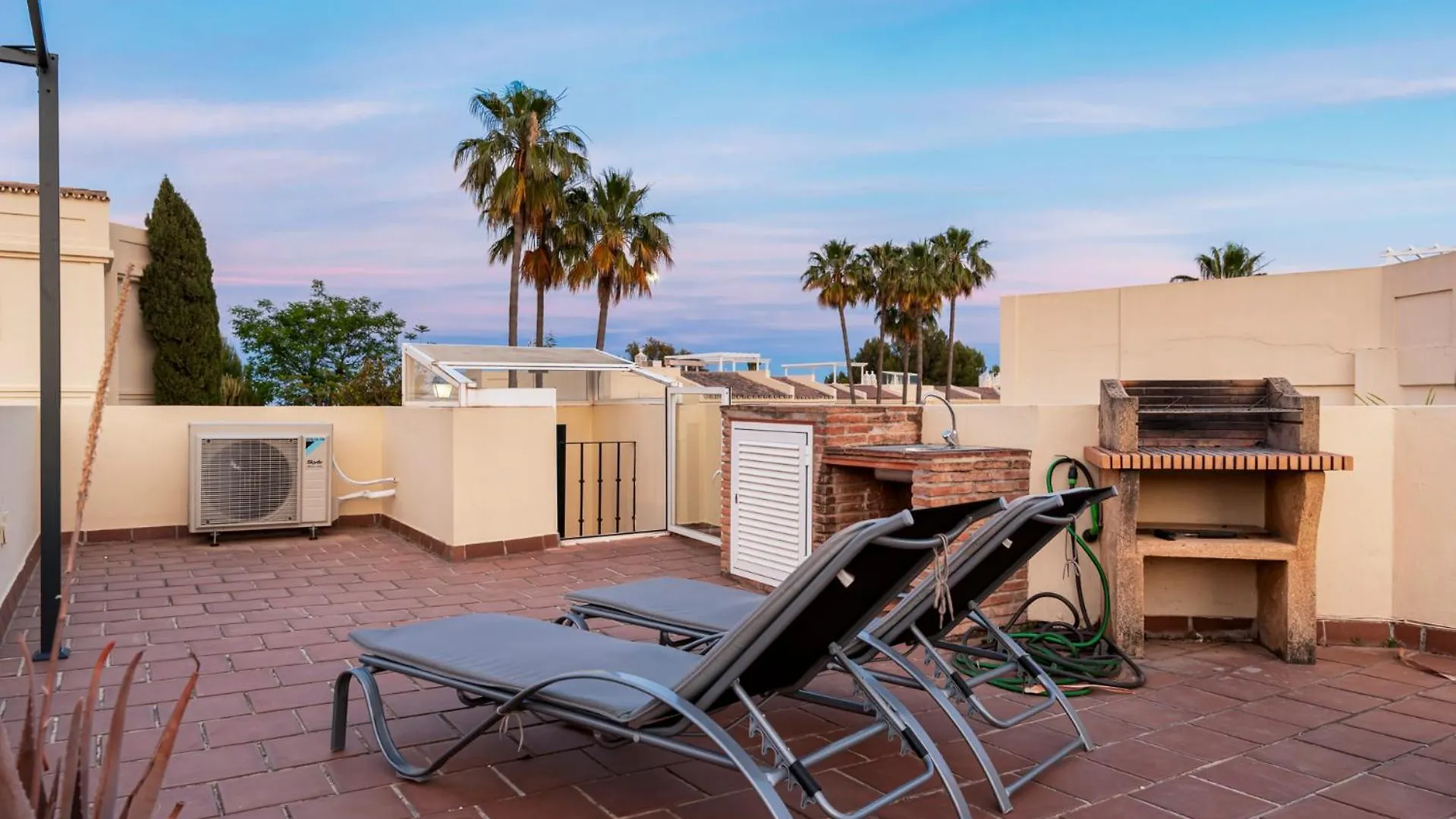 Apartment La Quinta Hills - Modern Andalusian-Style Home With Rooftop Terrace Benahavis