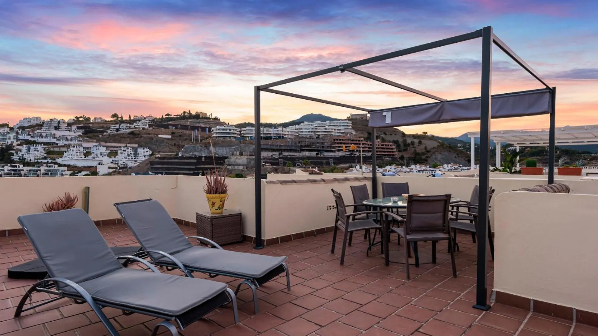 La Quinta Hills - Modern Andalusian-Style Home With Rooftop Terrace Benahavis 0*,