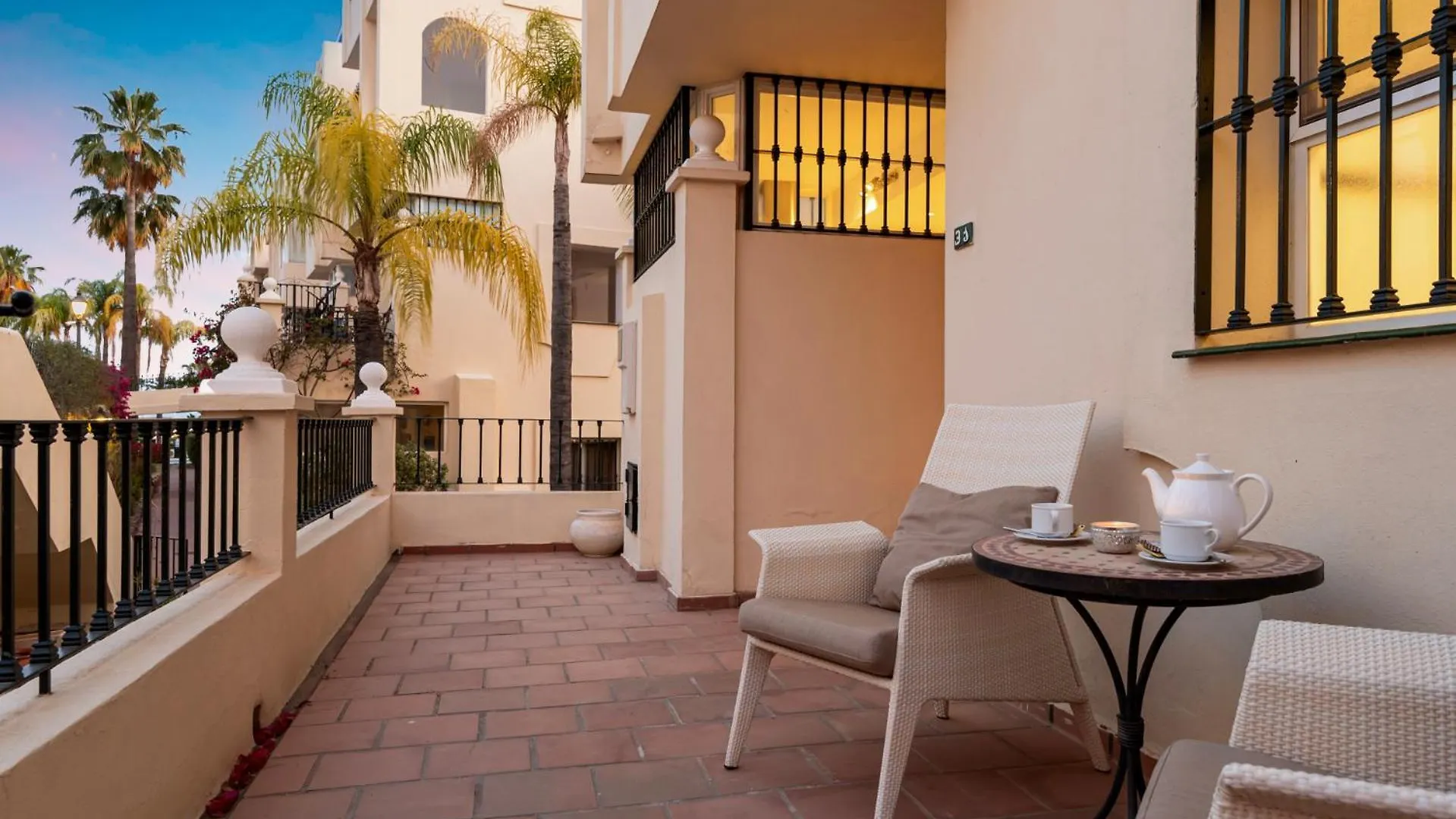 La Quinta Hills - Modern Andalusian-Style Home With Rooftop Terrace Benahavis Apartment