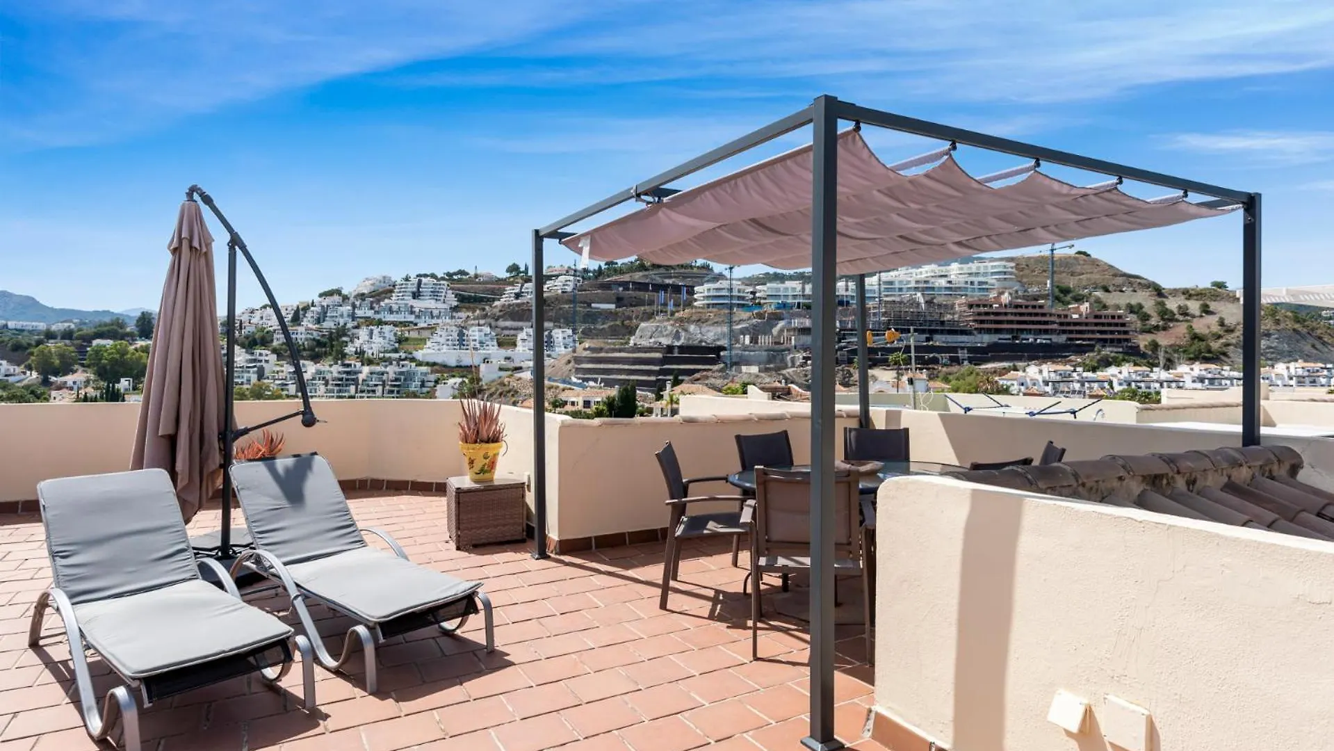 Apartment La Quinta Hills - Modern Andalusian-Style Home With Rooftop Terrace Benahavis